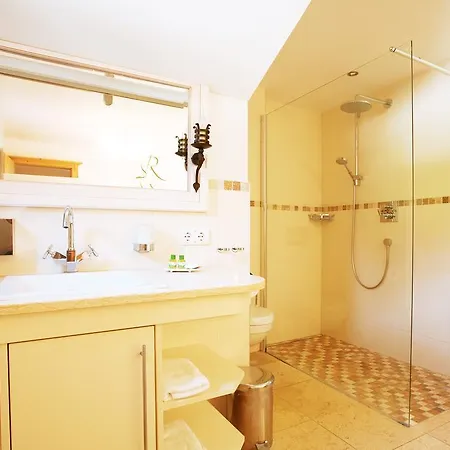 فندق روزيس سونبرغستوبين 4*