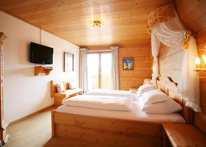 Rosis Sonnbergstuben Hotel 4*